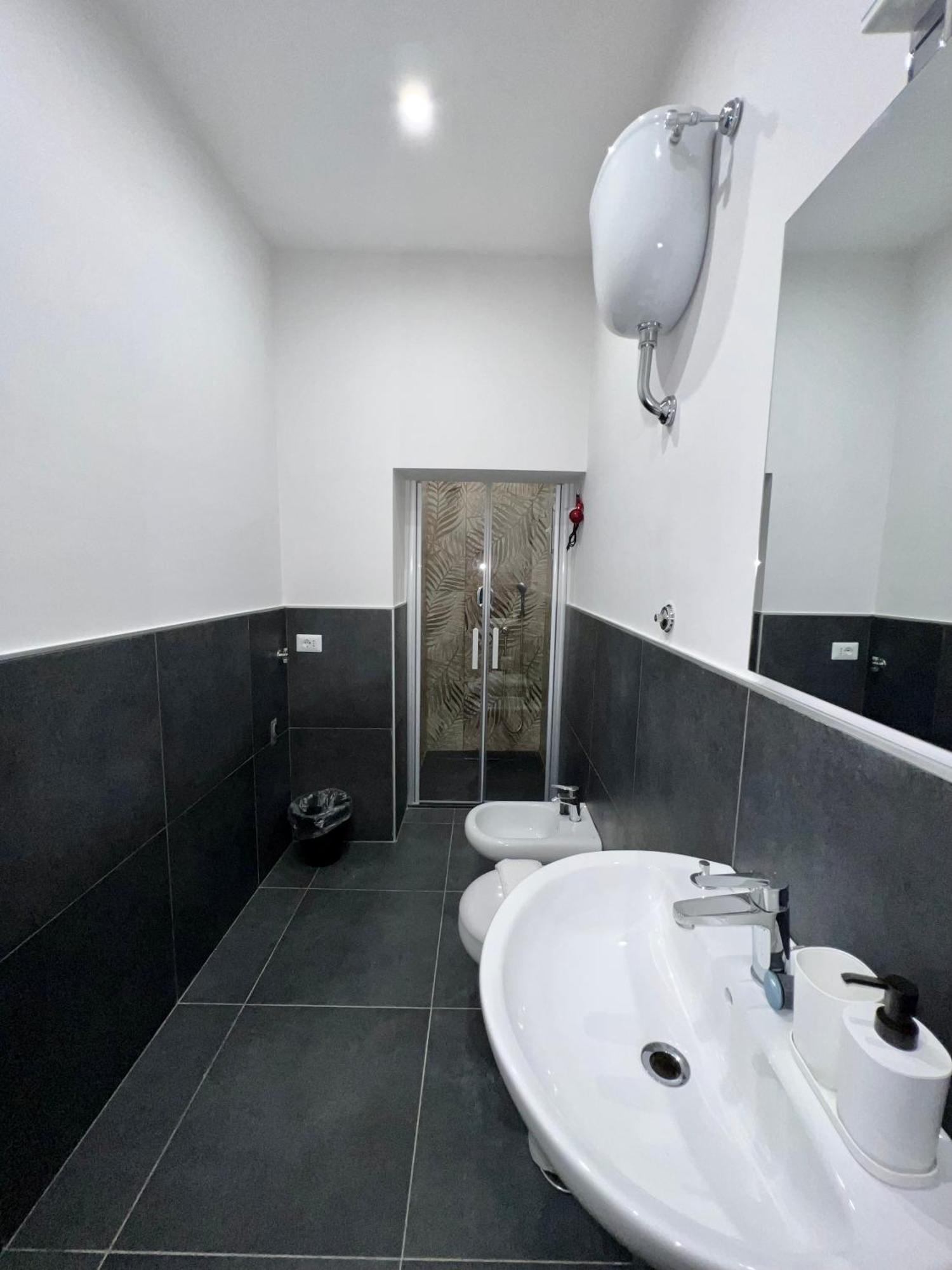 Civico Sedici Hotel Naples Luaran gambar